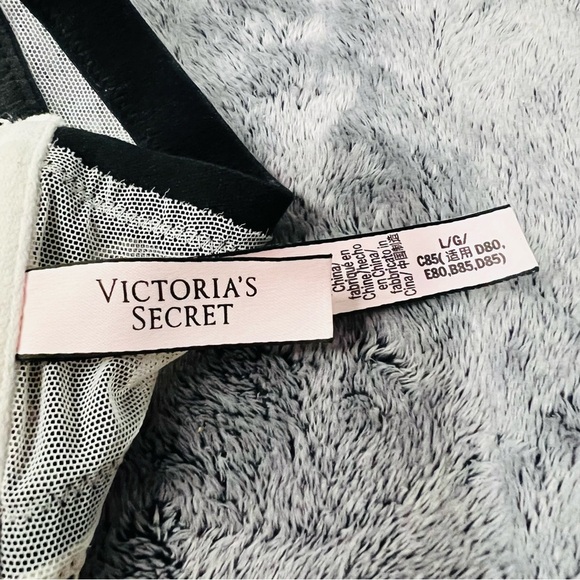 Victoria’s Secret Ivory Lace Bralette with Black Trim Size L – NWOT - Picture 5 of 5
